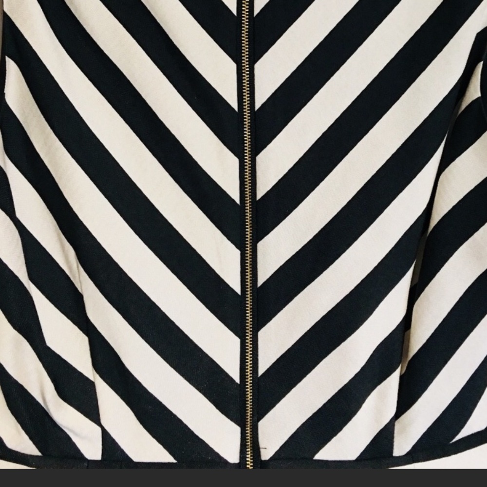Banana Republic striped v-neck fit & flare dress 0 - Picture 6 of 8